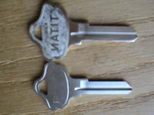 Now we will compare the key blanks to the left, we have 1 old style key and a new style key notice the length of the milling on each key (both sides of the key are shown for comparison) the milling