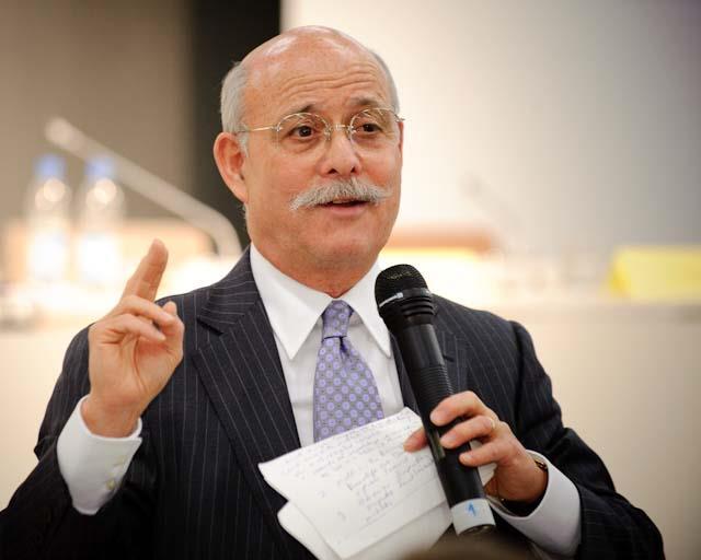Jeremy Rifkin 27.09.2012 Ressourceneffizenz-Konferenz Karlsruhe Top-down approaches are out! The mind set of tomorrows people is web type.