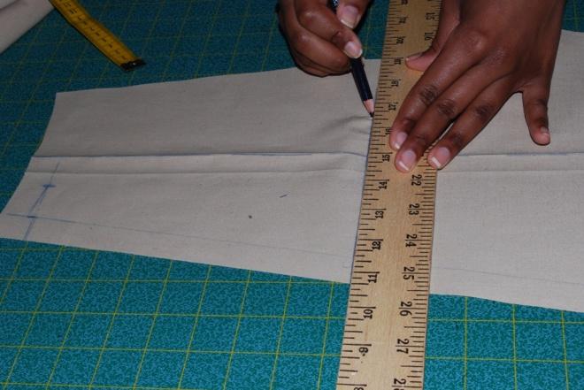 Cut tw times n duble layers, keeping center line parallel t selvedge.