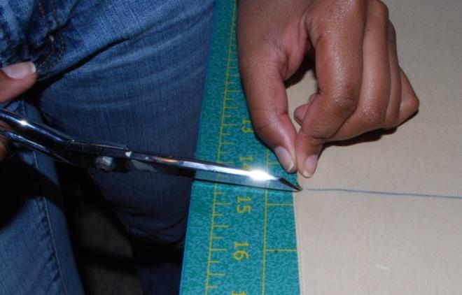 1/4 clip t mark ntches Sewing the fitting shell: If it is hard t see the clips, use yur pencil t mark the ntches n each piece.