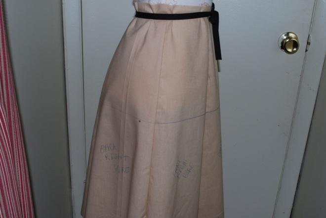 This will hld the skirt in place as yu adjust any dipping in the skirt. Lk in the mirrr, standing straight with yur hands dwn by yur side and check t see if the hipline is level t the flr.