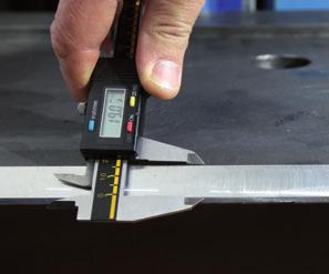 AutoCUT 500 Automatic edge processing for weld preparation simple and secure handling with guide rails on both sides.