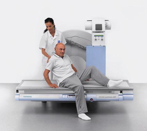 With preprogrammed horizontal and vertical patient transfer positions, AXIOM Luminos drf quickly moves all the involved components into a comfortable position.