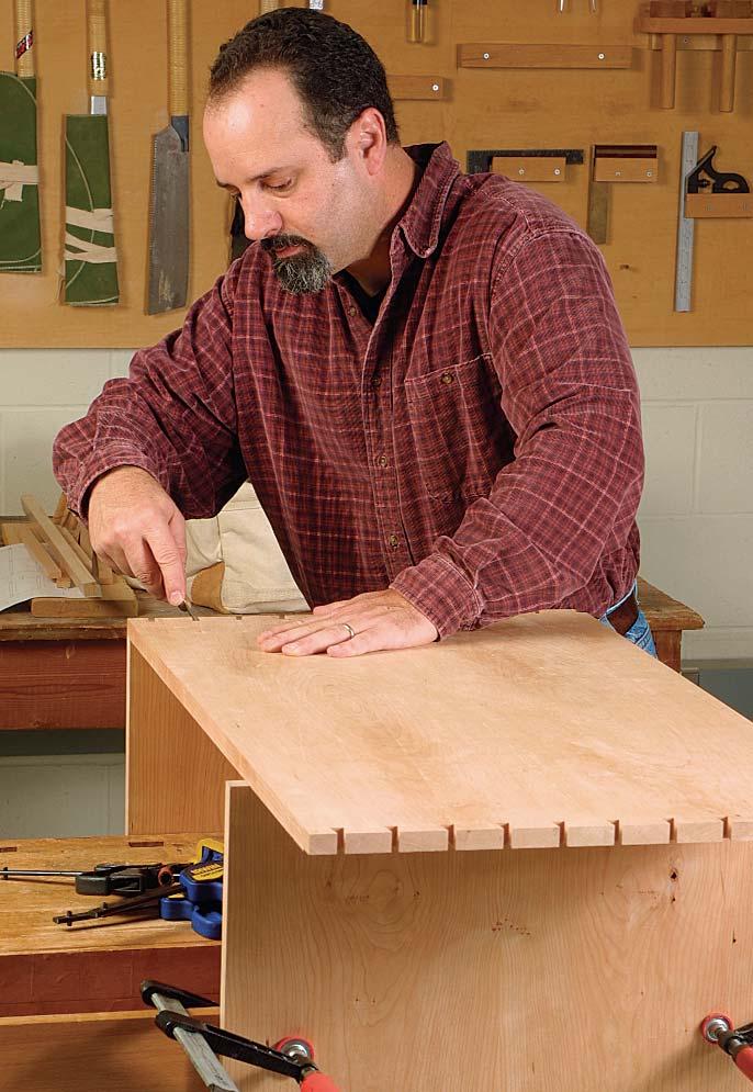 long Bottom features 9 6-in.-long dovetails. Rabbet for back boards, 2 in. deep by 8 in. wide Rabbet, 8 in. deep by 4 in. wide, aids in alignment when scribing the pins.
