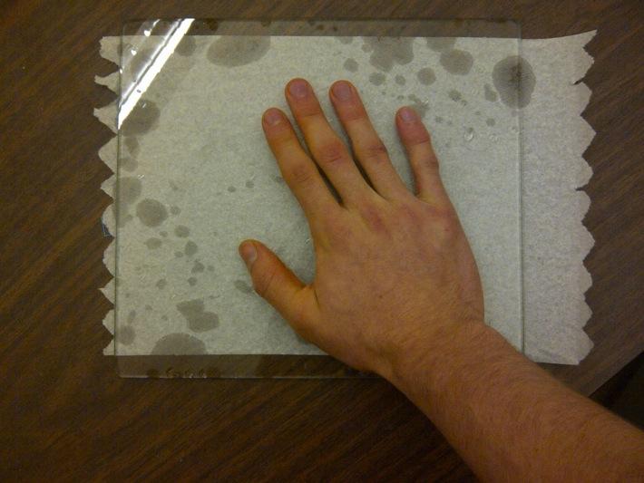 Step 4: Do not touch the glass build- plate with