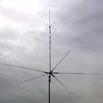 DIAMOND CP5H FIVE-BAND TRAP VERTICAL FAST MAST ANTENNA SYSTEM ANTENNA WEIGHT 6.6 lbs. - OVERALL SYSTEM HEIGHT 36.8 FT.