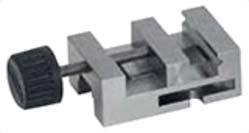 3 Precision-milled steel machine vices. Perfectly rectangular. To be placed sideways and on the end face.