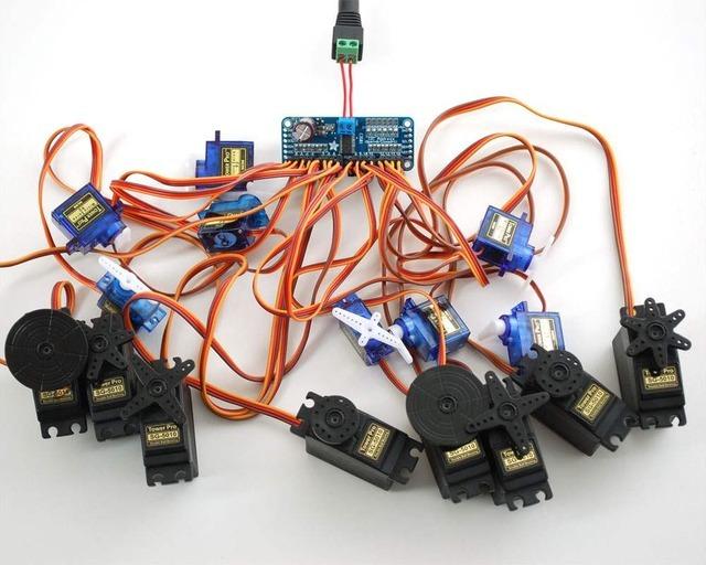 Overview Driving servo motors with the Arduino Servo library is pretty easy, but each one consumes a precious pin - not to mention some Arduino processing power.