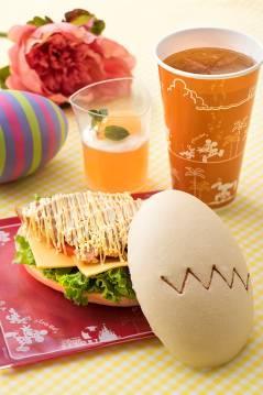 Grandma Sara s Kitchen will serve a special set which includes a main dish that looks like it is coming out of an egg, while The Gazebo will provide a take-out Special Set 1,580 yen at Grandma Sara's