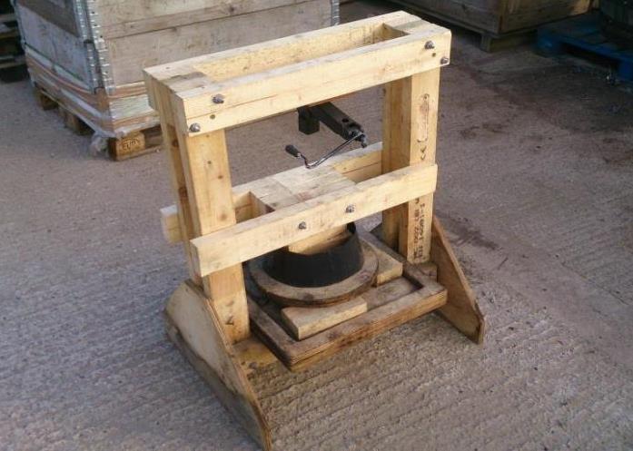 DIY CIDER PRESS If you ever fancied making your own cider, now is your chance!
