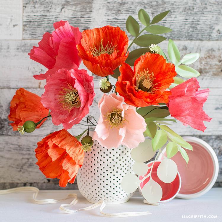 Poppies Galore More stunning pieces from our Pacific Coast bouquet for Cricut! These Icelandic crepe paper poppies and poppy pods have an extra special painterly quality to them.