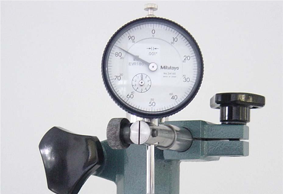 Calibrating the Dial Indicator Clockwise Counter Clockwise Secure the dial indicator on the