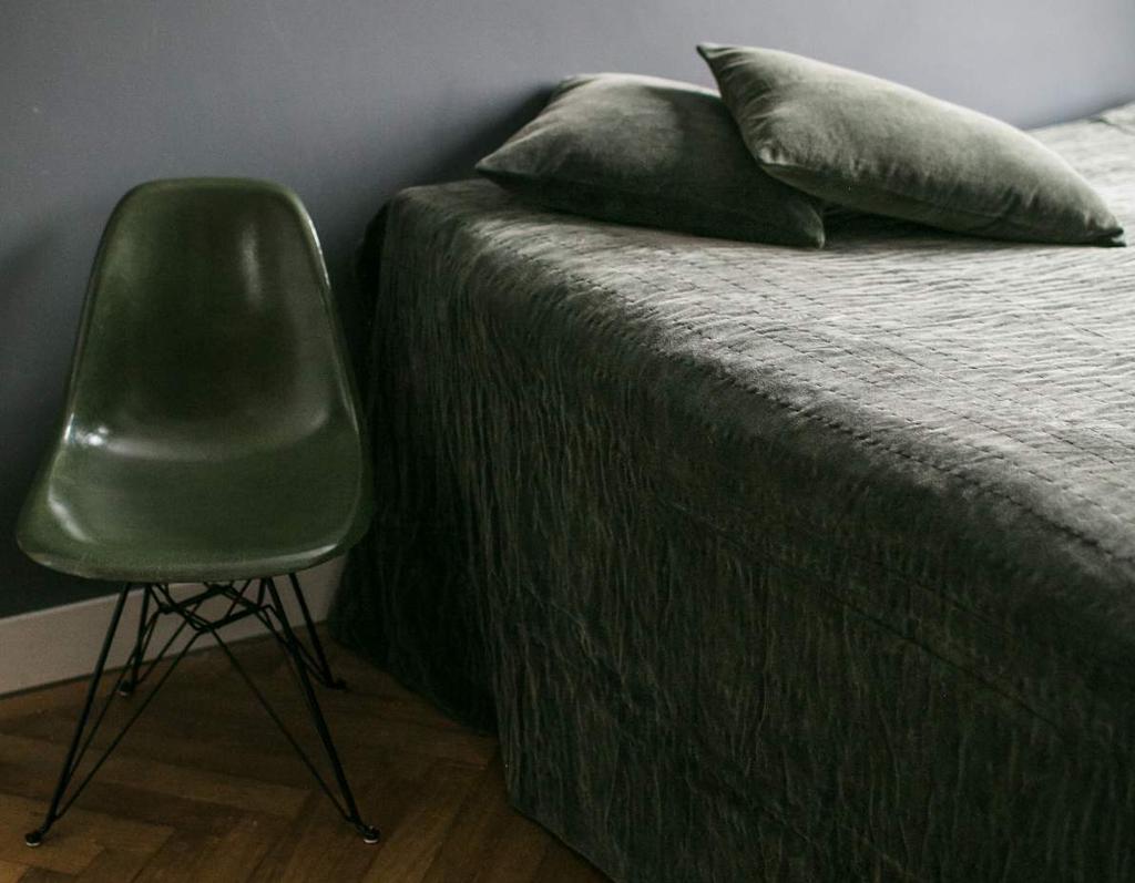 28013 - Cushion Green Velvet 50 x 50 cm 45,- 38010 - Bedspread Green