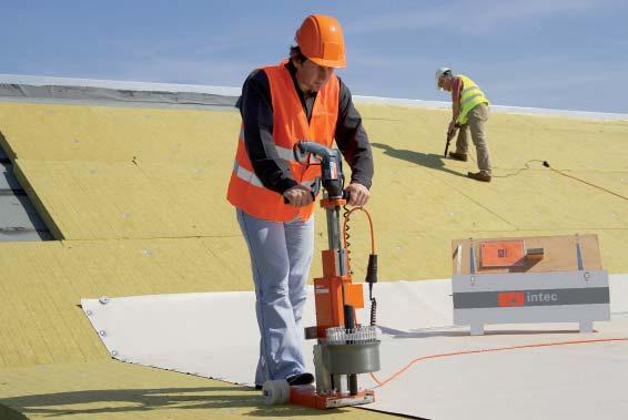 Flat roof fastening systems for steel deck 3 Today, more than ever, it is essential that the mechanical fastening of insulation and membrane on flat roofs is both fast and efficient.