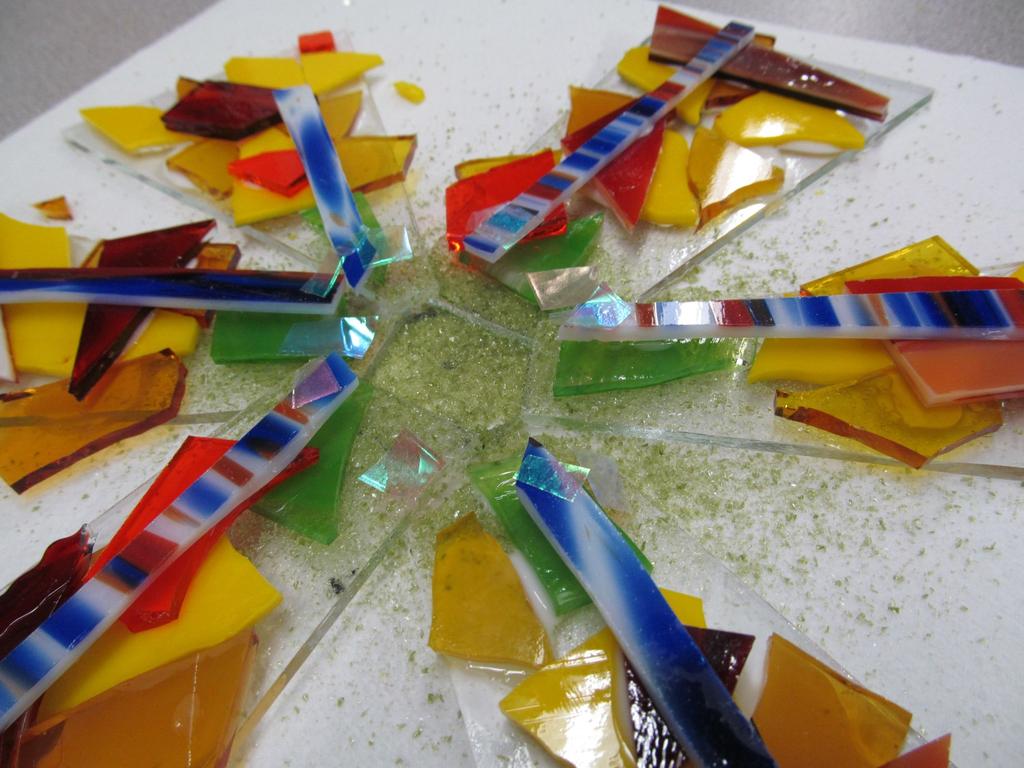 Glass STUDIO GLASS FUSING FUNDAMENTALS INSTRUCTOR: EMILIE STEINMANN $135.00 Enjoy a hands-on experience with glass fusing, creating both functional and decorative works of art.