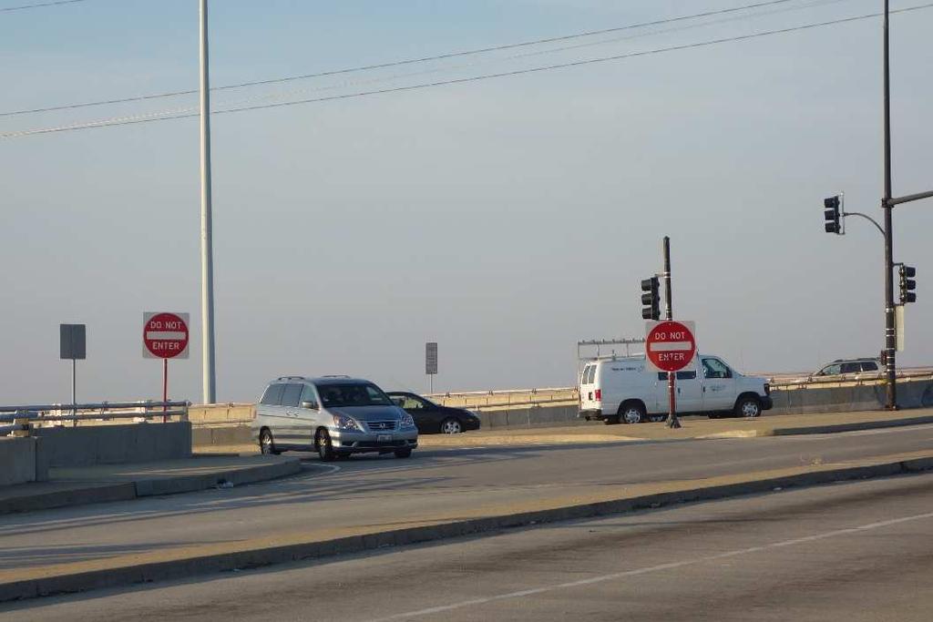 WWD Guidebook SECTION 2.1: SIGNS 7 Figure 2-1. Signs facing potential wrong-way drivers at a SPDI.