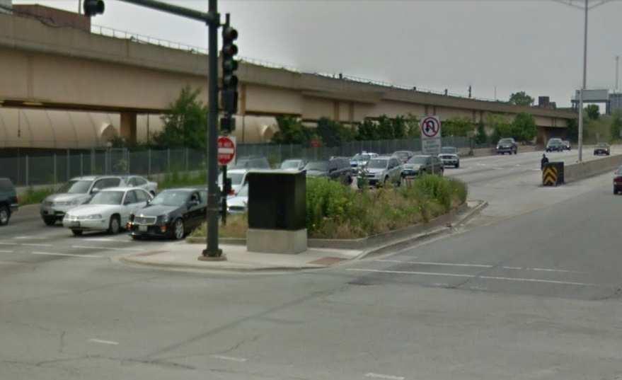 WWD Guidebook SECTION 3.1: GEOMETRIC DESIGN ELEMENTS 42 Figure 3-22. Short concrete barrier for a better view of throat of entrance ramp (Image: Google Maps).
