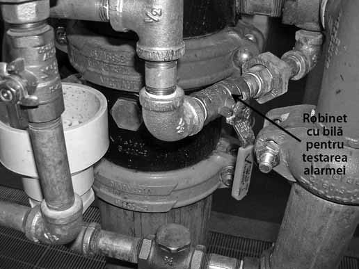 Încărcaţi cu aer sistemul prin pornirea compresorului sau prin deschiderea robinetului cu bilă pentru umplere rapidă de pe ansamblul AMTA (robinetul cu bilă pentru umplere rapidă este arătat mai sus).