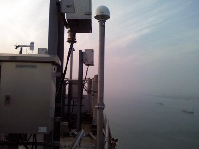 Fig 5: Monitoring station on the top of pylon CONCLUSIONS AND PROSPECTIVES With GLONASS and GPS RTK technology, the geometric form of the bridge can be monitored in real time and in all weather
