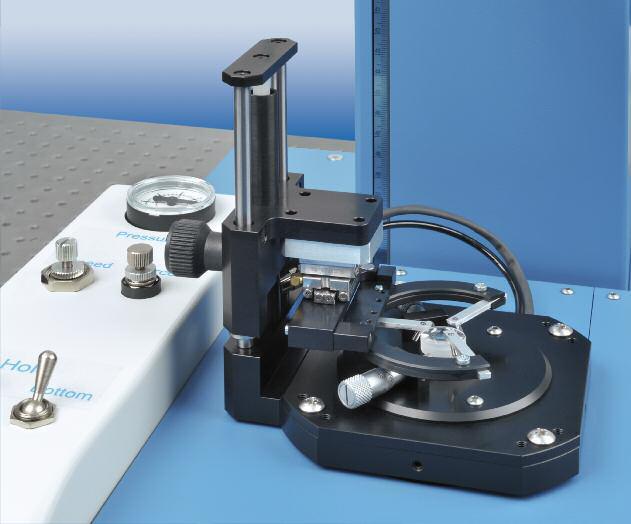 OptiCentric PRO OptiCentric Cementing Station It includes a 2-axis x-y piezoelectric fine positioning stage and a lens specific grabber.