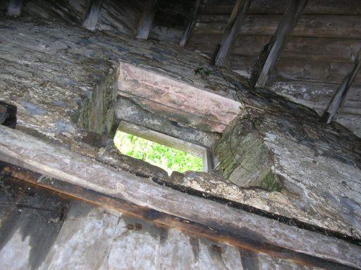 12: Gaps in timbers over windows are frequently