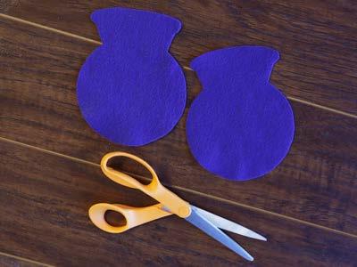 Cut out the felt shapes for the front and back.