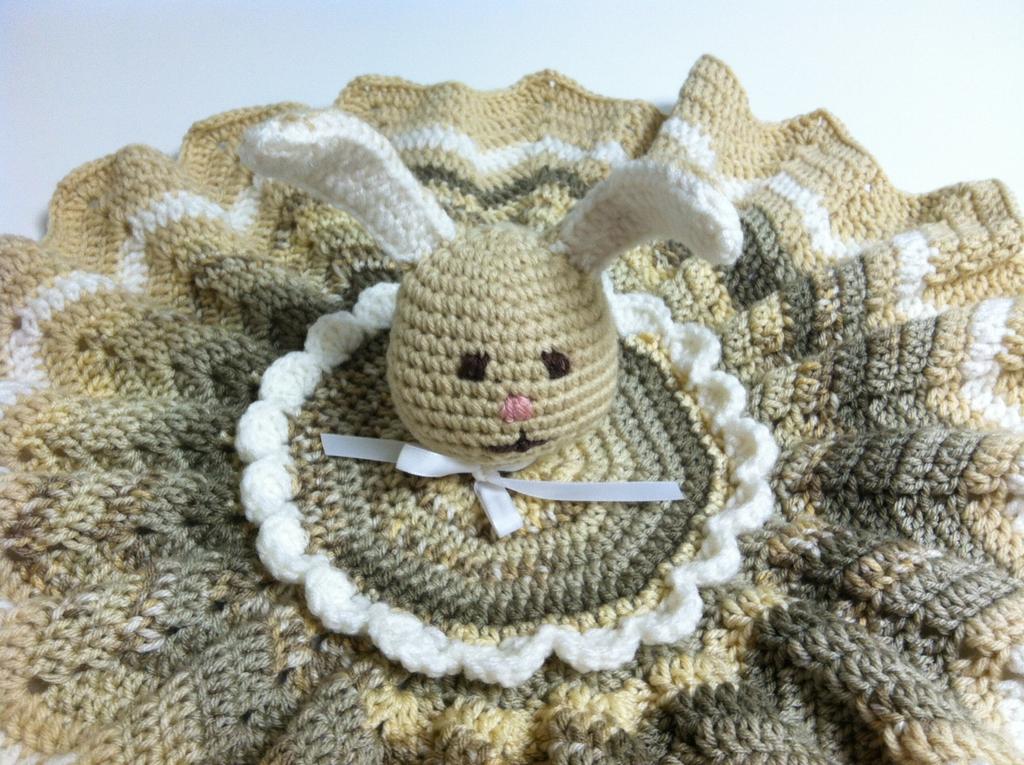 BUNNY LOVEY - a complimentary pattern by Angie McKibben This free pattern is created with the best intentions for clear and understandable instructions.