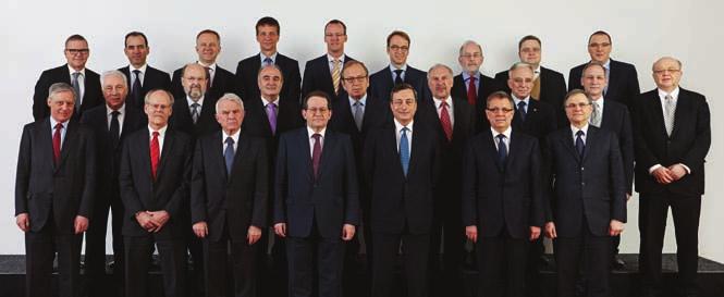 Rândul din faţă (de la stânga la dreapta): Christian Noyer, Stefan Ingves, Marko Kranjec, Vítor Constâncio, Mario Draghi, György Matolcsy, Ignazio Visco ConSilIUL General Rândul din mijloc (de la