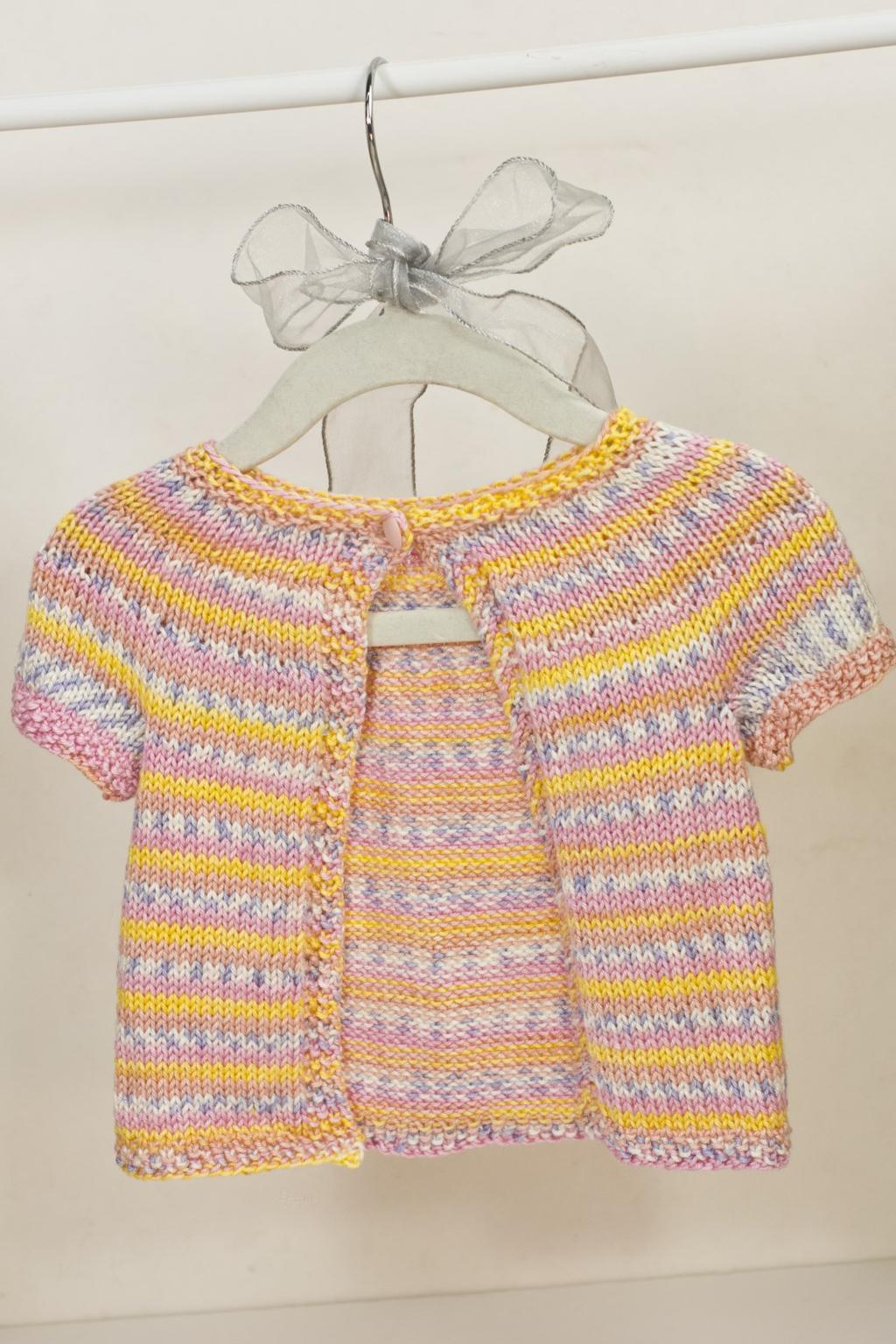 North Shore Prints Simple Cardi Set Designed by Kay Meadors Skill Level: Intermediate Sizes: Note: One pair of Newborn socks was used in the images of the shoes.