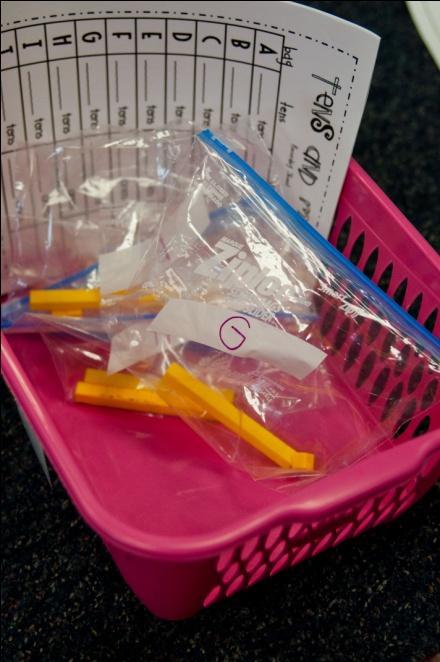 Tens and more For this individual activity, prepare several different baggies or containers with a set of bundled and loose objects.