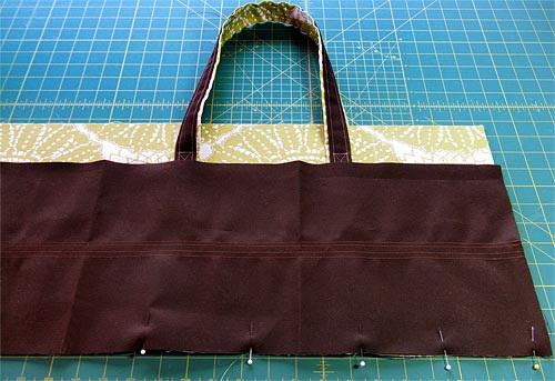 edge of the bag base. Pin in place. 4. Stitch in place, using a ½" seam allowance. Stitch a second time to reinforce. 5.