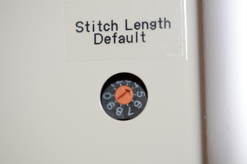 To change the setting from the factory default of 11 stitches per inch (number 4 on the module), insert a small flat blade screwdriver into the slot on the arrow indicator.