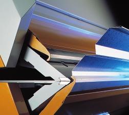 The 3D-folding beam motion assures scratch-free bending of even sensitive materials.