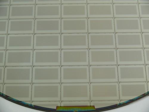 Quick facts about LCOS SLMs: CMOS Backplane High quality Aluminium pixel mirror and passivation layer (at a broader and/or specific wavelength range) R~90% Integration of dielectric coatings in wafer
