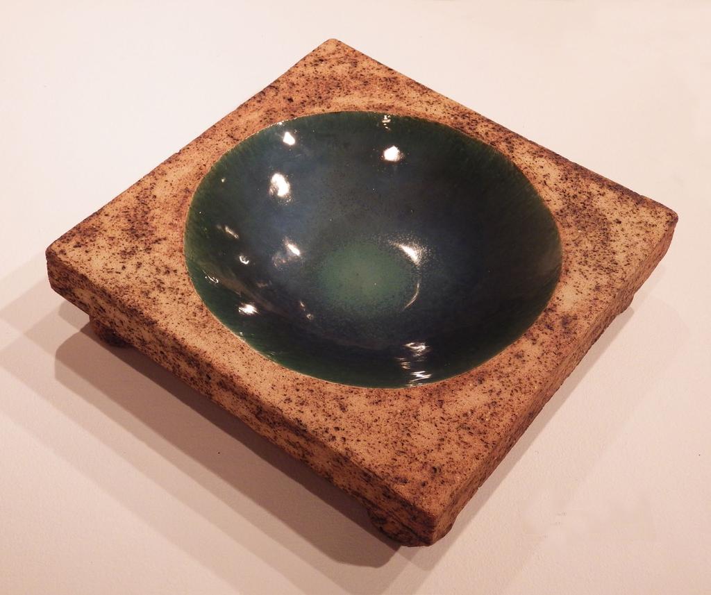 Square/Round Dish, 2013 Oxided and Oribe glazed stoneware 36.8cm x 36.8cm x 9.5cm, 2013 ADDRESSING FUNCTION When I discovered clay in 1973 it was all about pots.