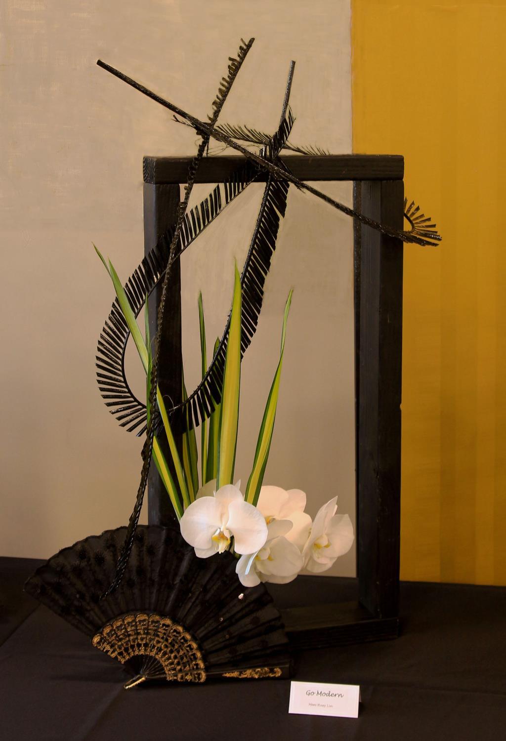 Go Modern By Sensei Meei-Huey Lin Materials: Phalaenopsis, Yucca,
