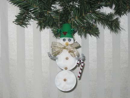 Juice Cap Snowman Ornament This snowman ornament is absolutely precious and it is made from juice caps!