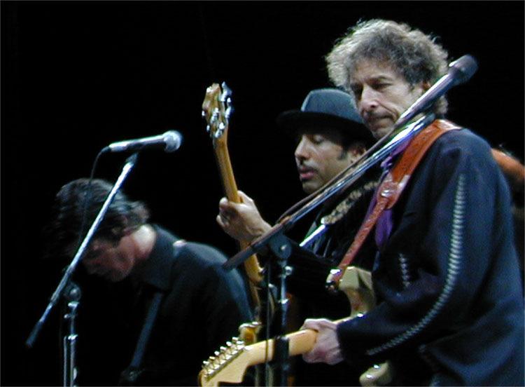 My Heart Is Not Weary Bob Dylan 2001 page 1 of 84 MY HEART IS NOT WEARY BOB DYLAN 2001 by Olof Björner A SUMMARY OF RECORDING & CONCERT ACTIVITIES, NEW RELEASES, TAPES & BOOKS.