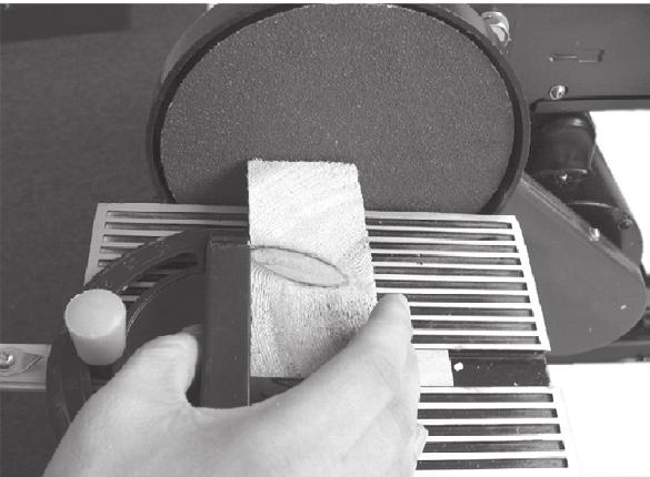 3. Mitre sanding (See Fig 17) Use of a mitre gauge is recommended for sanding small end surfaces on the sanding disc. Set the desired mitre angle and keep it locked in position.