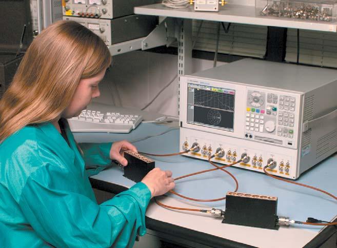 For devices with more than four ports, a test set can be added to expand the number of test ports available. Different test sets can be added depending on your measurement needs.