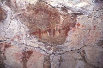 resulting in fairly uniform paint coverage. Fingerlines, both separate and in groups, are among the oldest paintings in the Smith River area.