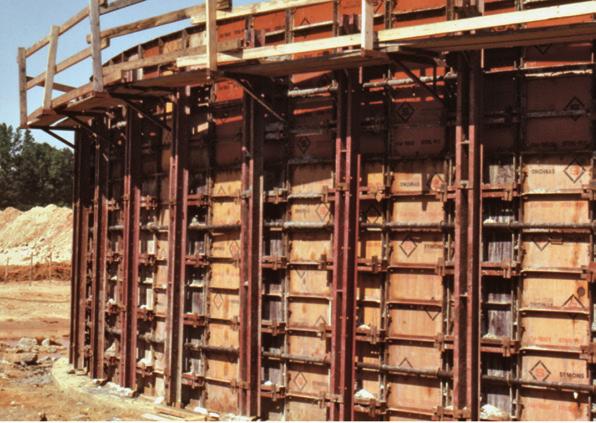 Horizontal Gang Forming Horizontal Steel-Ply Gangs Horizontal Steel-Ply gang forms utilize vertical steel walers. This permits the use of high capacity Taper Ties or She-Bolts.