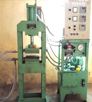 4: Hydraulic Press In order to study the qualitative and quantitative effect commingling hybrid yarns, various samples of hybrid yarns have been made from glass/polypropylene filaments have been