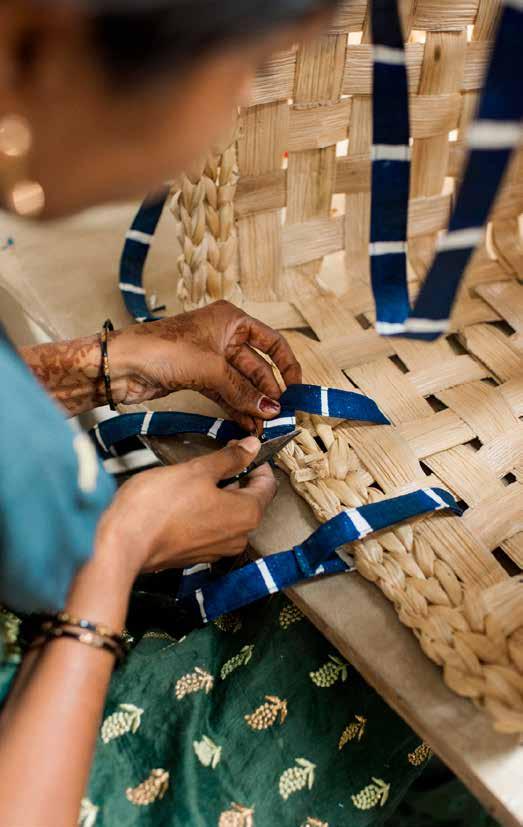 PR KIT INNEHÅLLSRIK CELEBRATING THE HANDMADE The INNEHÅLLSRIK collection is made from natural materials and showcases traditional handicraft, including banana fiber baskets, handwoven and hand