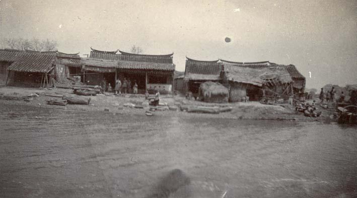 cm. 24,00 25 CHINA. View on a Chinese village. 1900.