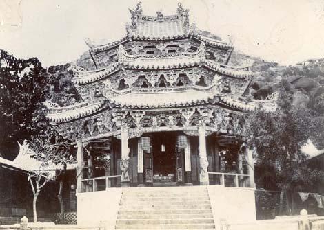 122 PEKING. Temple. 1900.