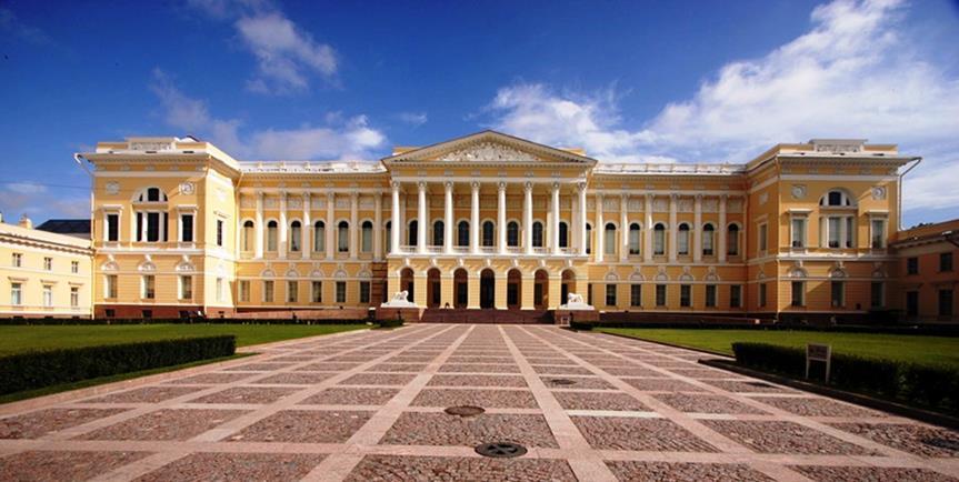 THE RUSSIAN MUSEUM OF ST PETERSBURG This palace was built between 1818 and 1825 by Carlo Rossi for the Great-Duke Mickael, son of Paul the Ist. It takes place on the Arts square.