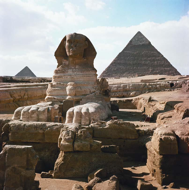 17. Great Pyramids (Menkaura, Khafre, Khufu) and Great Sphinx. Giza, Egypt.