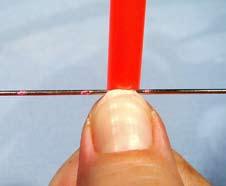 With a colored pencil, mark the center of each piece of wire (at 2 in./5cm).
