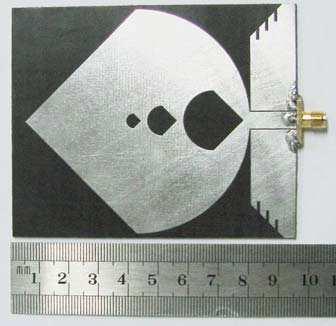 110 Wang et al. Figure 7. Computed maximum gain of the proposed PICA. Figure 8. Picture of fabricated antenna. 4.